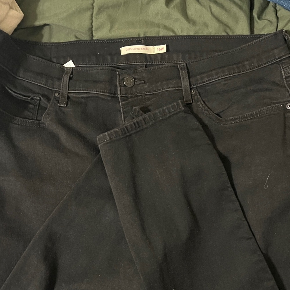 Levi's ladies Black Skinny Jeans — Classic Slim Fit